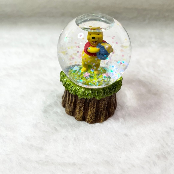 Disney Winnie The Pooh Mini Snow Globe Honey Pot. Great Condition! - Picture 2 of 9
